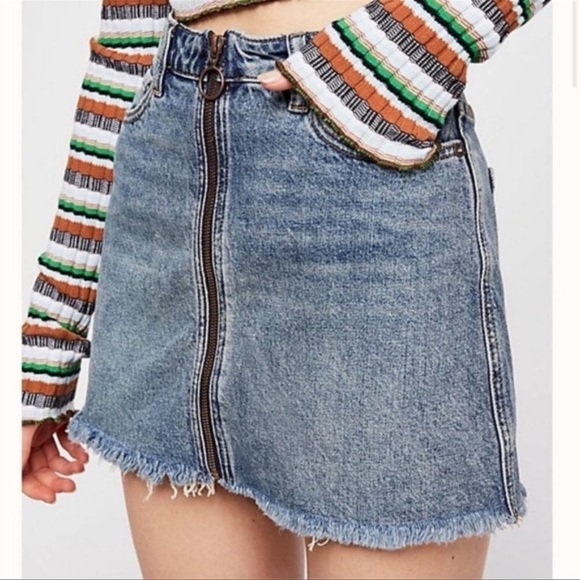 Free People Mini Zip It Up Denim Skirt size 28 - Picture 2 of 15